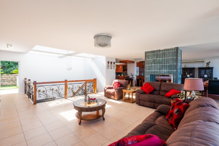 7 Bedroom Property for Sale in Outeniqua Strand Western Cape